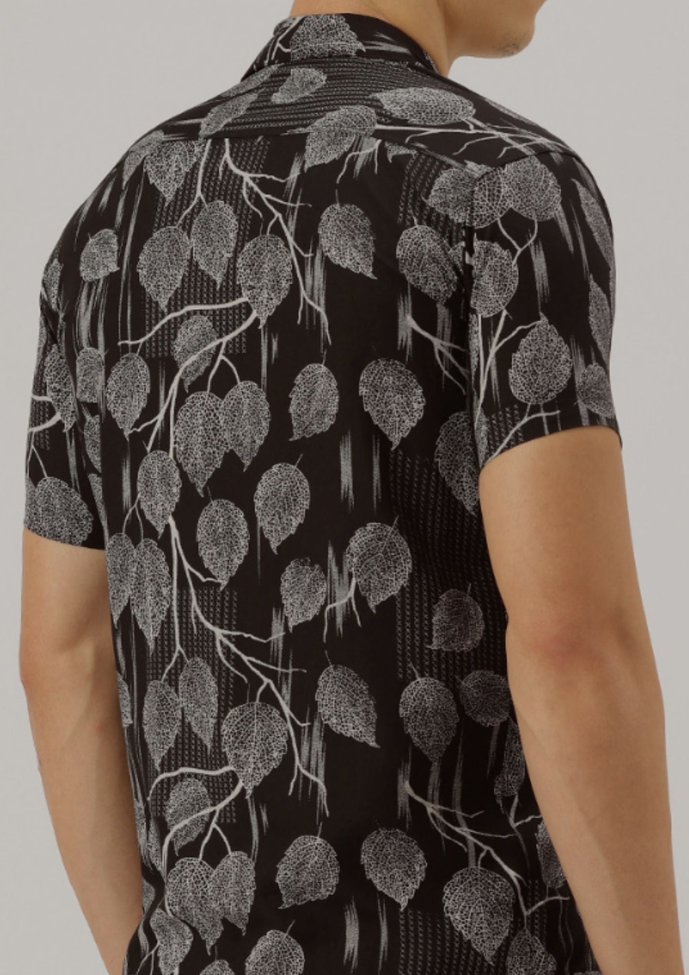 FIFTY TWO Men's Signature Button-Down Shirt – Impeccable Tailoring & Sharp Aesthetics